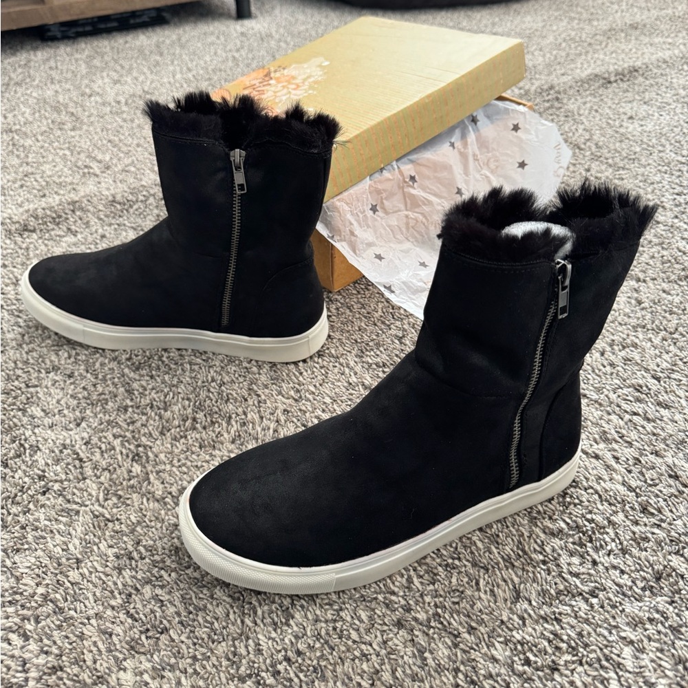✨Brand New In Box! Very G Plusher Booties ✨